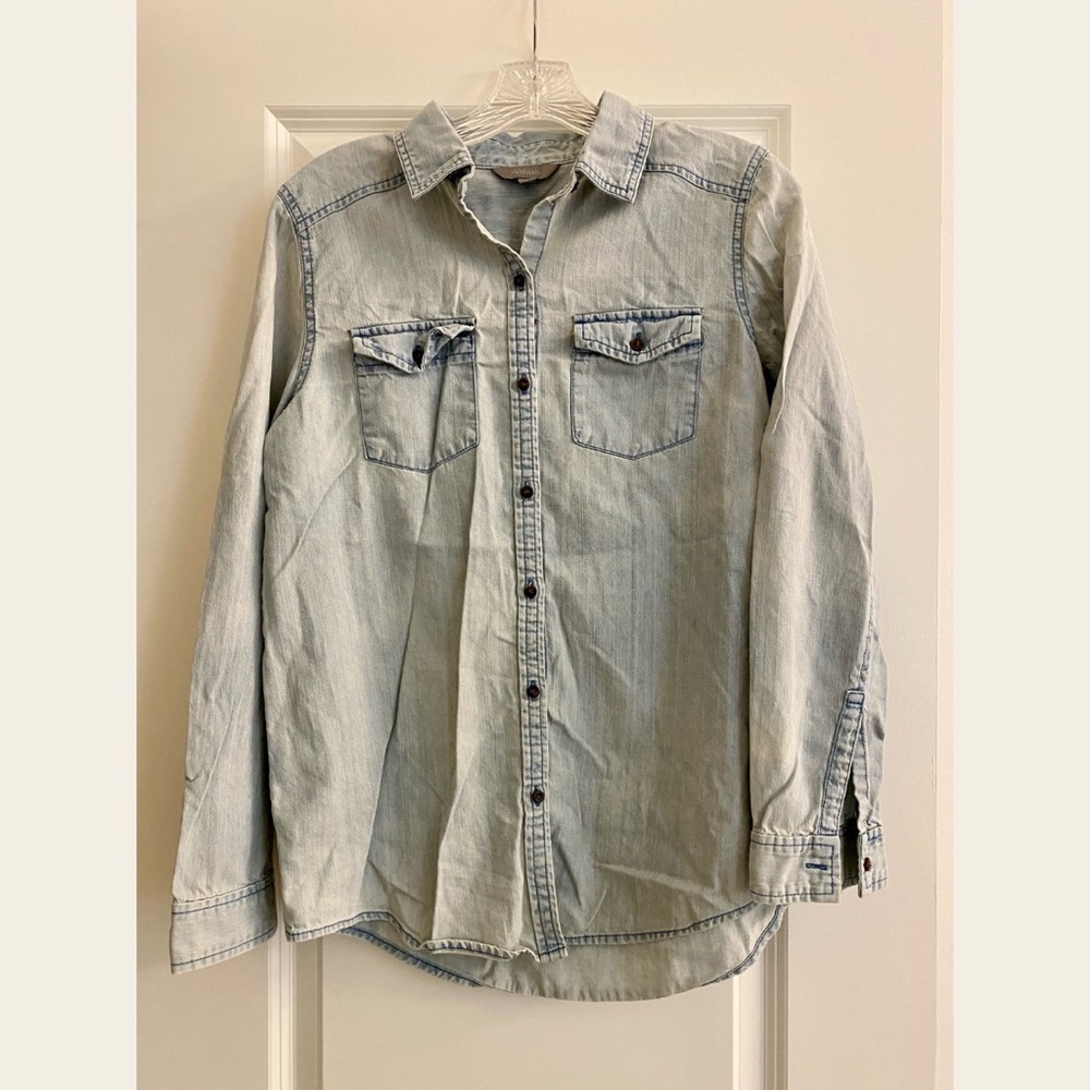 Rubbish size M chambray shirt. Great condition! Classic chambray!